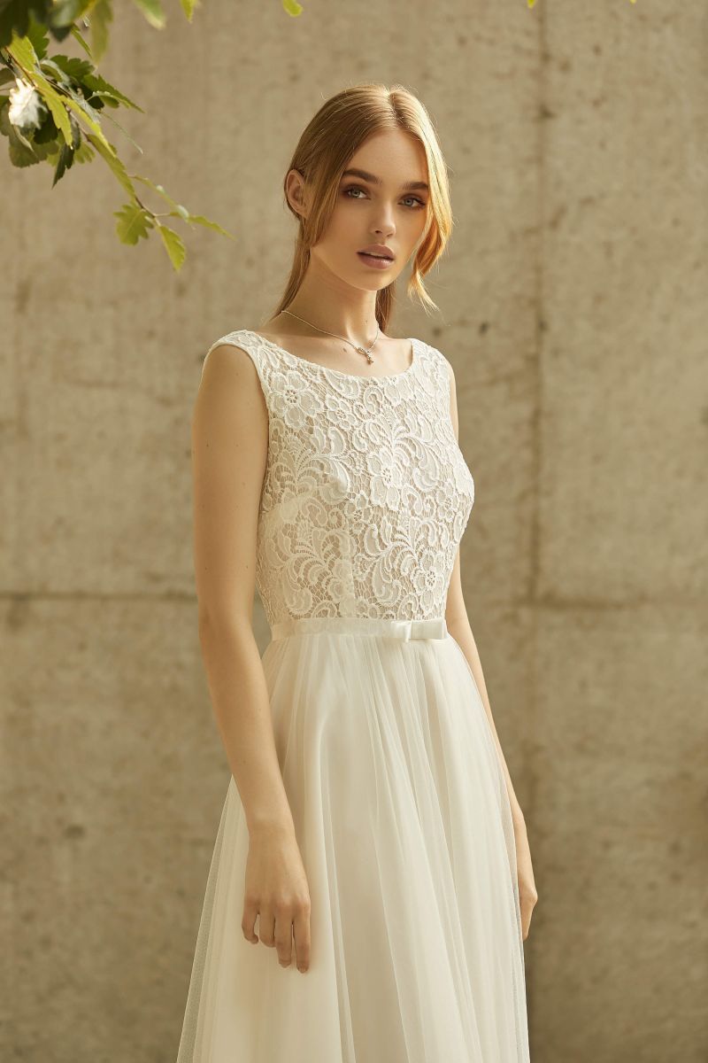 Entdecken Sie kurze A-Linie Boot-Ausschnitt Spitze \u0026 TÃ¼ll Hochzeitskleid  bei Bride Now