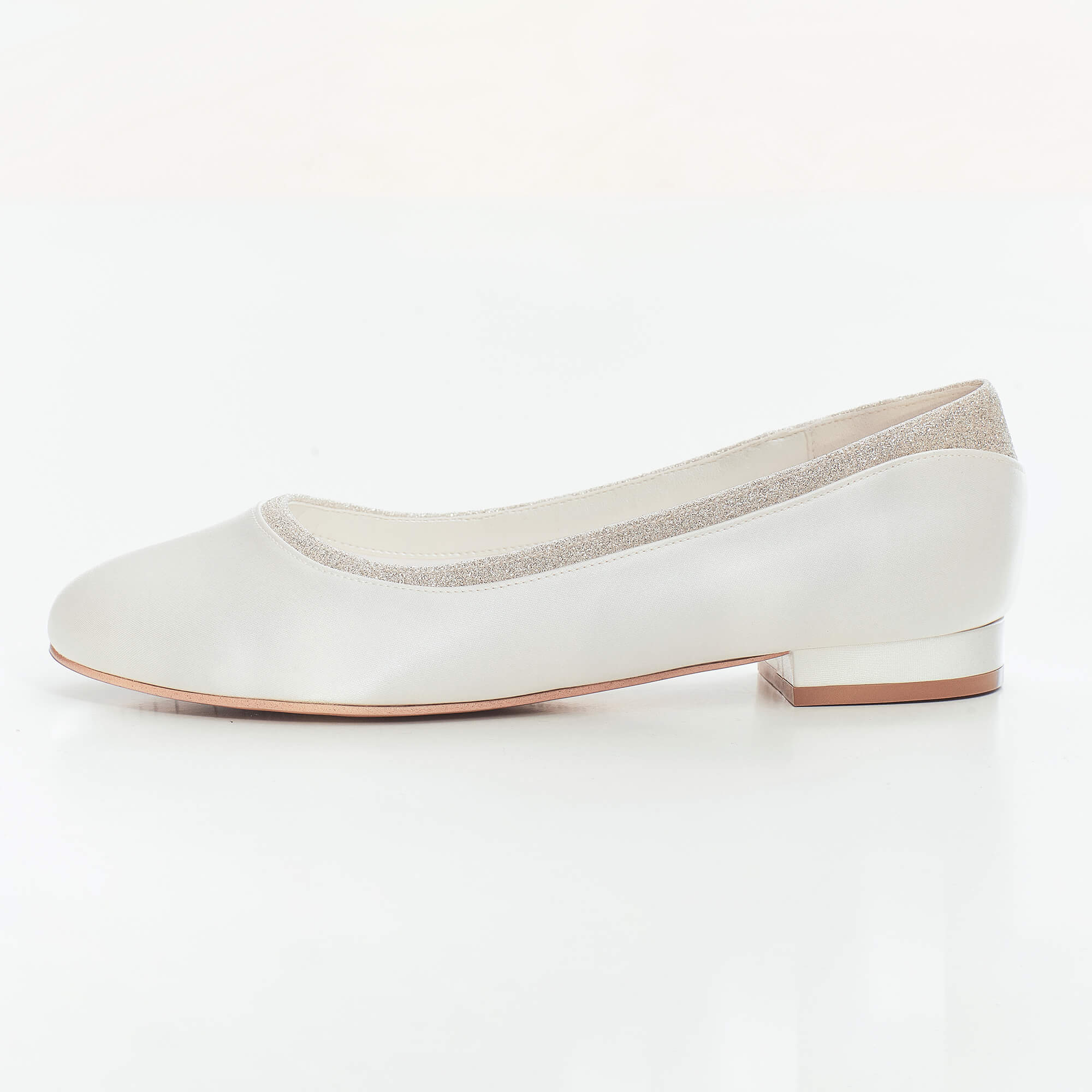 Brautschuh aus Satin, Absatzhöhe 2 cm