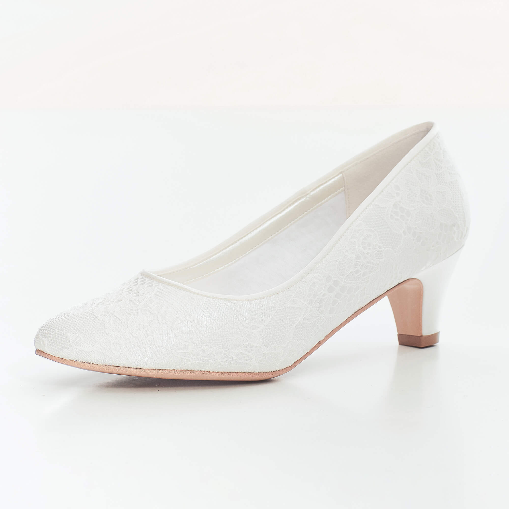 Brautschuh aus Spitze und Satin, Absatzhöhe 5 cm