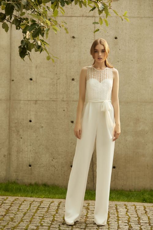 Jumpsuit mit hohem Kragen