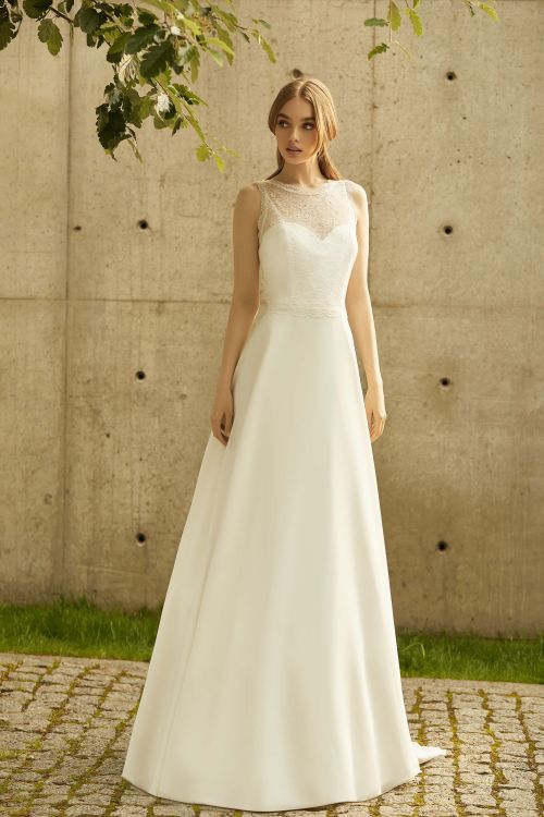 Brautkleid in A - Linie aus Spitze und Chiffon