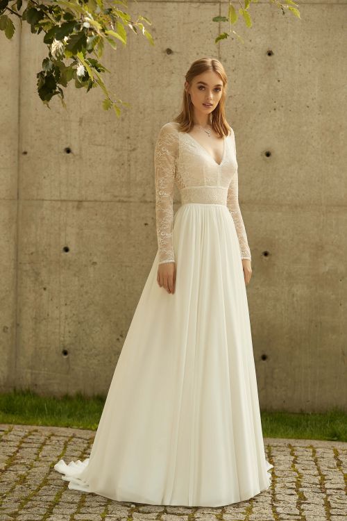 Langärmeliges Brautkleid in A - Linie aus Spitze und Chiffon 