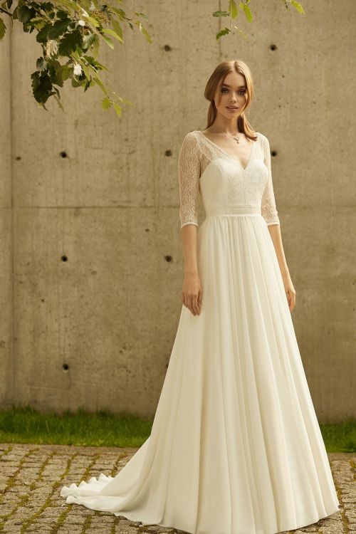 Brautkleit in A - Linie aus Spitze und Chiffon mit 3/4 Arm