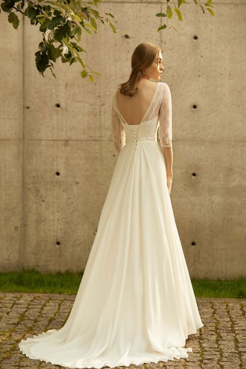 Brautkleit in A - Linie aus Spitze und Chiffon mit 3/4 Arm