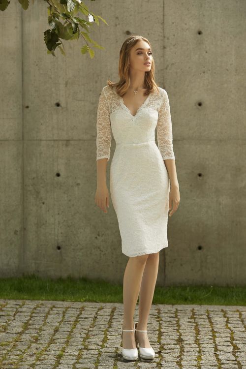Kurzes Brautkleid mit 3/4 Arm und V-Ausschnitt