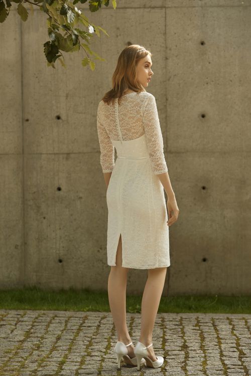 Kurzes Brautkleid mit 3/4 Arm und V-Ausschnitt