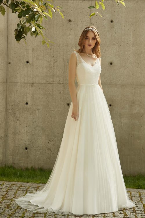 A-line v-neck lace & tulle dress