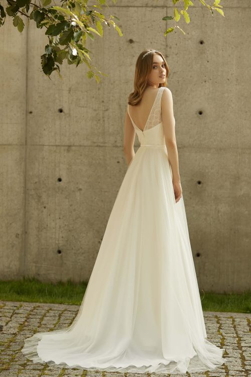 A-line v-neck lace & tulle dress