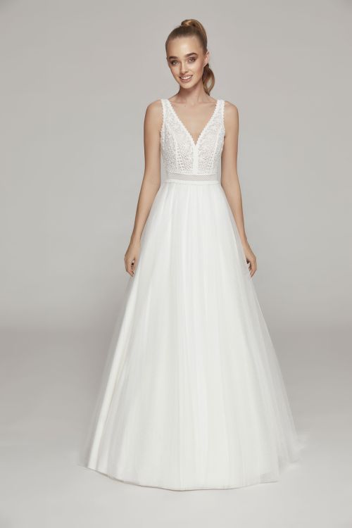 A-line wedding dress made of lace & tulle