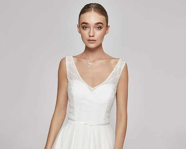 How to Accessorise Your Bride Now Dress for a Stunning Look